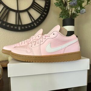 New! Nike Women's Light Pink and White Sneakers